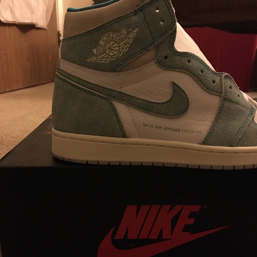 Air Jordan 1 Turbo Green Size 9.5 NWT dead stock